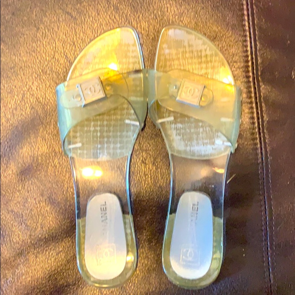 CHANEL AUTHENTIC acrylic logo slide